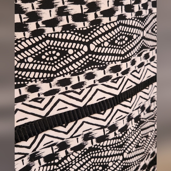 NWOT- White House Black Market Geometric/Tribal Print Pencil Skirt - Picture 3 of 8